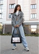 Женская сумка HOBO из экокожи с продуманным дизайном для ежедневного использования черная с принтом "Цветы" - изображение 7