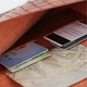Практичная и стильная коричневая папка для документов А4 с тиснением под крокодила - изображение 5