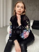 Элегантная черная вышиванка женская с цветами "Корделия" вышитая блуза на льняной ткани с хлопковым кружевом 12563-52 (XL) - изображение 2