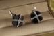 Серьги Xuping Jewelry клевер с камнями накрест с черной керамикой 1.3 см серебристые - изображение 3