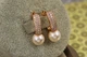 Серьги Xuping Jewelry три дорожки с жемчугом 2 см золотистые - изображение 1