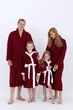 Махровый детский халат IDEAL TEXTILE с капюшоном, 380 г/м2, бордовый+белый на 5 лет 116 – 122 см - изображение 4