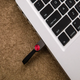 Флешка usb Microdrive 32 gb брелок (чорний+червоний корпус) - изображение 4