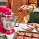 Кухонний комбайн KitchenAid Artisan 4,8 л 5KSM195PSEHI з відкидним блоком, колір гібіскус - зображення 10
