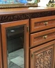 Классическая горка стенка с подсветкой в гостиную зал под телевизор с витринами для посуды Лацио Мир Мебели каштан/прованс темный 358х224х50 см - изображение 7