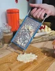 Терка плоская мелкая для овощей, корнеплодов (свеклы, моркови) и фруктов из нержавеющей стали 27.5 см - изображение 6