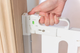 Bramka zabezpieczająca Safe SafeGate Wood Hardware Mounted 76 -105 cm Biała (5712088200023) - obraz 5