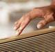Акустика Bang & Olufsen Beosound Level Gold Tone Alu/Light Oak (1200498) - изображение 9
