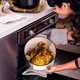 Гусятница KitchenAid Cast Iron 30 см 5,6 л Мигдалевий крем (CC006062-001) - изображение 5
