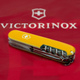 Складаний швейцарський ніж Victorinox Vx13703.3_T3110p Climber Ukraine Марка з трактором 14 функцій 91 мм синьо-жовтий - зображення 4