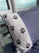 Комплект постельного белья Mensal Paws с вышивкой с искусственным мехом полуторный 150х215 серый с голубым оттенком - изображение 3
