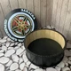 Коробка для подарунка кругла 30х30х10 см Запаска справжнього чоловіка - изображение 2