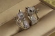 Серьги Xuping Jewelry котики с мелкими фианитами 2 см серебристые - изображение 2