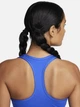 Спортивный топ для зала женский Nike W Nk Swsh Med Spt Bra DX6821-405 L Голубой/Белый (196974983187) - изображение 5