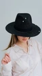 Шляпа федора женская летняя ковбойка D.Hats чёрная с цепью и булавкой - изображение 3