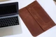 Шкіряна сумка-чохол для ноутбука 13" Apple / Asus / Dell / Lenovo / HP / Honor / Acer / Huawei / Xiaomi - (LC-15) - Коньячний - изображение 2