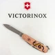 Складной нож Victorinox Spartan ZODIAC Wooden Dragon 12 функций – уникальный мультитул с деревом и драконом - изображение 5