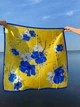 Жіноча Патріотична хустка Великі квіти синьо-жовта шовк 90х90 см 05040 - зображення 3