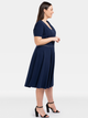 Sukienka trapezowa damska Plus Size Karko SC220 54 Granatowa (5903676216582) - obraz 3