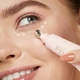 Увлажняющий жидкий консиллер с естественным покрытием Kiko Milano Beauty Essentials Radiant Concealer - 03 Honey - изображение 4