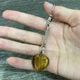Кулон с натуральным камнем Тигровый глаз коричневый в форме сердечка на брелоке для ключей сталь упакован в коробочку (11914) - изображение 3