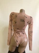 Cітчастий комбідрес боді з принтом тату Honey Fashion Accessories S/M бежевий (10-116) - изображение 5