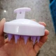 Силіконова щітка-масажер для миття голови 8 см - white-purple - зображення 5