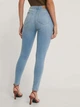 Джинсы Skinny женские NA-KD 1660-000121-0047 40 Голубые (7325942872762) - изображение 2