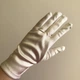 Елегантні жіночі рукавички короткі для фотосесії та свята Honey Fashion Accessories XS/S/M білий (7-25) - зображення 5