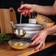 Кастрюля сферическая матовая алюминиевая с крышкой и двумя металлическими ручками 3.4 л Interos - изображение 10