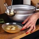 Кастрюля сферическая матовая алюминиевая с крышкой и двумя металлическими ручками 3.4 л Interos - изображение 5