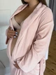 Женский велюровый халат для беременных COSY длинный Peach Fuzz в подарочной упаковке 2XL-3XL персиковый (V-V011/2XL3XL) - изображение 7