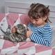 М'яка іграшка IKEA LILLEPLUTT сірий/білий кіт (002.604.51) - изображение 5