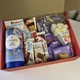 Жіночий подарунковий бокс з чаєм Lovare, солодощами Kinder та Milka - зображення 2
