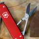 Складаний ніж-брелок VICTORINOX Classic Alox Sweet Berry 5 функцій 4 см, нержавіюча сталь X50CrMoV15 - зображення 3