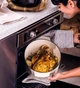 Гусятниця з кришкою KitchenAid CC006062-001 30 см 5.6 л кремова 4755259 - зображення 4