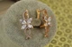Сережки Xuping Jewelry Бузок з білими каменями 2,8 см золотисті - зображення 2