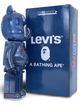 Статуэтка Bearbrick x BAPE x Levis 400% 28 см Medicom Toy Акула в костюме. - изображение 4