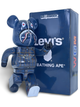 Статуэтка Bearbrick x BAPE x Levis 400% 28 см Medicom Toy Акула в костюме. - изображение 6
