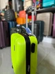 Чемодан пластиковый для ручной клади Lowcost лоукост Wizz Air 40 x 20 x 30 лайм - изображение 4