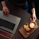 Подставка поднос под кофе и печенье Coffee Teslyar под горячее кофе и печенье из дерева орех (KTC02) - изображение 4