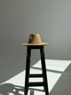 Шляпа Федора женская D.Hats из рафия с цепью серебро с кольцами коричневая - изображение 5