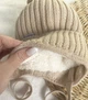 Дитяча зимова шапка на зав'язках з помпоном на махрі шапочка для новонародженого Розмір 40/44 Молочний (KFz08) - зображення 2