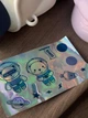 Термос дитячий Happy Life Космонавт зі знімним силіконовим чохлом і ремінцем 500 мл бузковий HPGM2101V - зображення 3