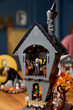 Zestaw klocków LEGO Ideas Disney: Miasteczko Halloween Tima Burtona 2193 elementów (21351) - obraz 10