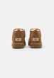 Женские угги UGG Classic Ultra Mini Chestnut Коричневый 38 1116109 - изображение 4
