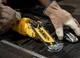 Аккумуляторная мини-пила DeWalt с АКБ и ЗУ DCMPS520P1 - изображение 6