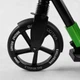 Самокат двухколесный алюминиевый Best Scooter Big Wheels черный с зелёным 93427 - изображение 5