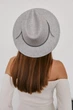 Шерстяная шляпа Федора с декором и цепочкой PEARL WOOL HAT серая - изображение 4