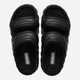 Klapki damskie z futerkiem Crocs Classic Cozzy Overpuff Sandal 210074-001 38-39 (M6/W8) Czarne (0196265733590) - obraz 4